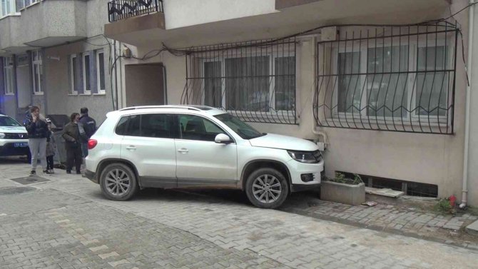 Bandırma’da Trafik Kazası: Doğalgaz Hattı Borusuna Çarptı