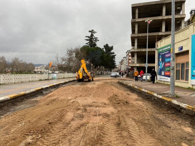 Biga’nın Cadde Ve Sokakları Bir Bir Yenileniyor