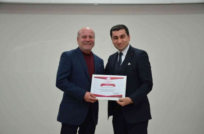 Müdür Dr. Damkacı’dan İki Sağlık Görevlisine Teşekkür Belgesi Verdi