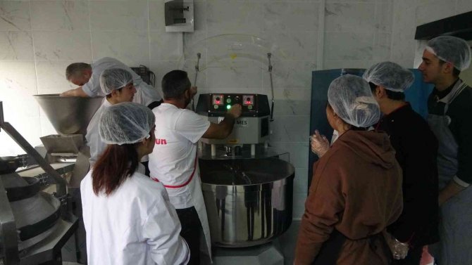 Fabrikayı Aratmayan Okulda Günde 10 Bin Ekmek Üretimi Yapılacak