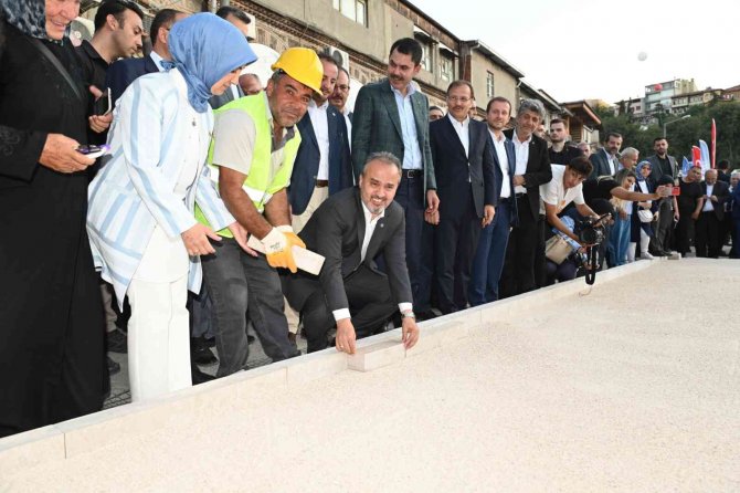 Bursa’da Tarihi Hanlar Bölgesi’nde Zaman Tersine Akıyor