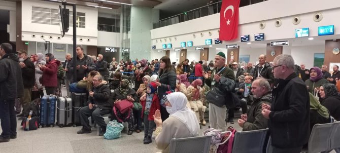 Çanakkale’de Umre Yolcuları Dualarla Uğurlandı