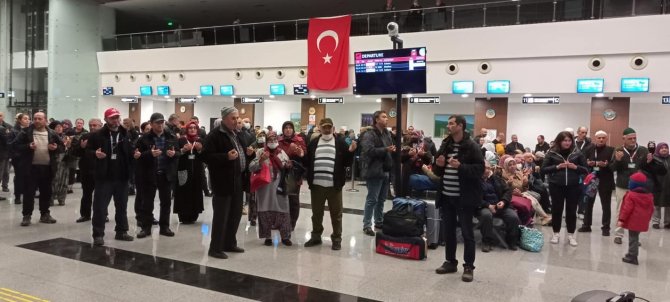 Çanakkale’de Umre Yolcuları Dualarla Uğurlandı