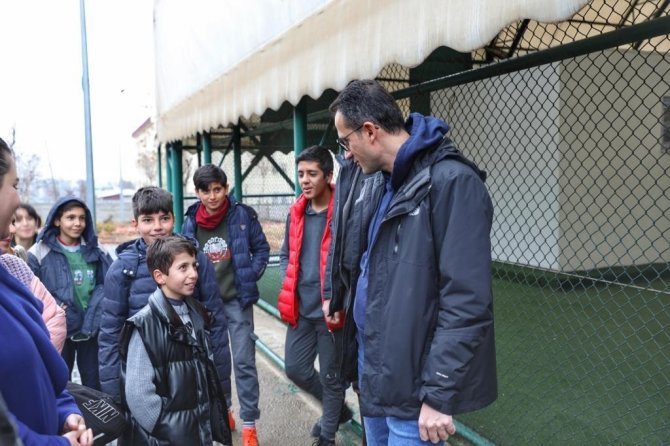 Kayapınar’da 119 Kişi Tenis Kortunda Kozunu Paylaştı