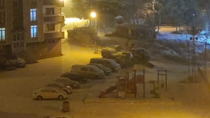 Aşkale Güne Karla Başladı