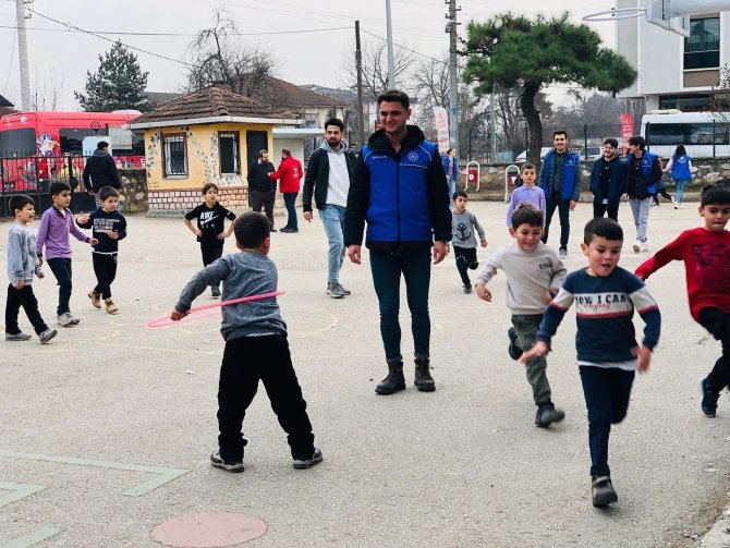 Konserle Toplanan Kitaplar Okullara Ulaştırılıyor