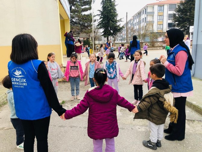 Konserle Toplanan Kitaplar Okullara Ulaştırılıyor