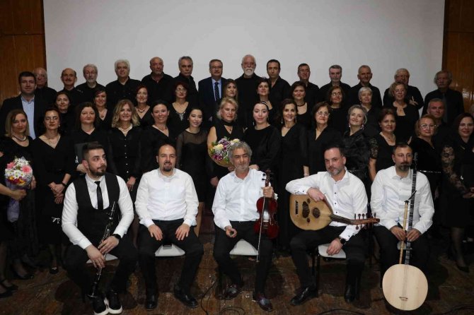 Edirne’de "Şarkılar Bizi Söyler Biz De Şarkı Söyleriz" Konseri Yoğun İlgi Gördü