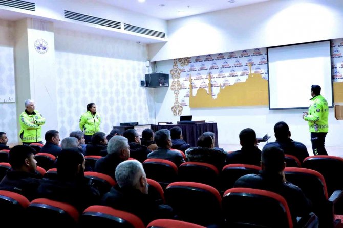Elazığ’da Halk Otobüsü Şoförlerine Trafik Eğitimi Verildi