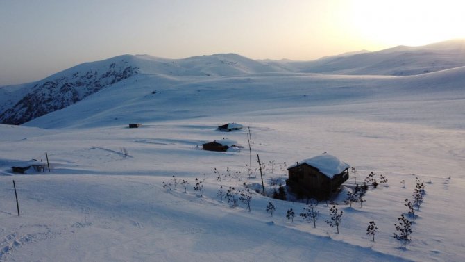 Erzincan’ın Yüksek Kesimleri İle Bayburt Merkezde Kar Yağışı Görüldü