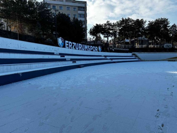 Gece Etkili Olan Kar Yağışı Erzurum’u Beyaza Bürüdü