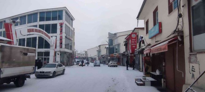 Aşkale Güne Karla Başladı