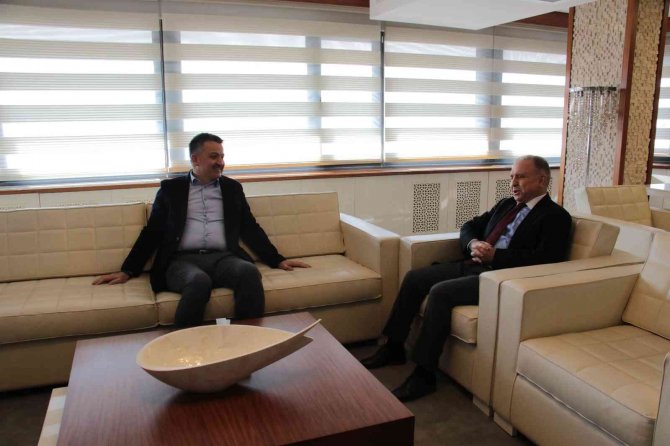 Eski Bakan Pakdemirli’den İ̇hlas Medya Grubu Temsilcisi Kahraman’a Ziyaret