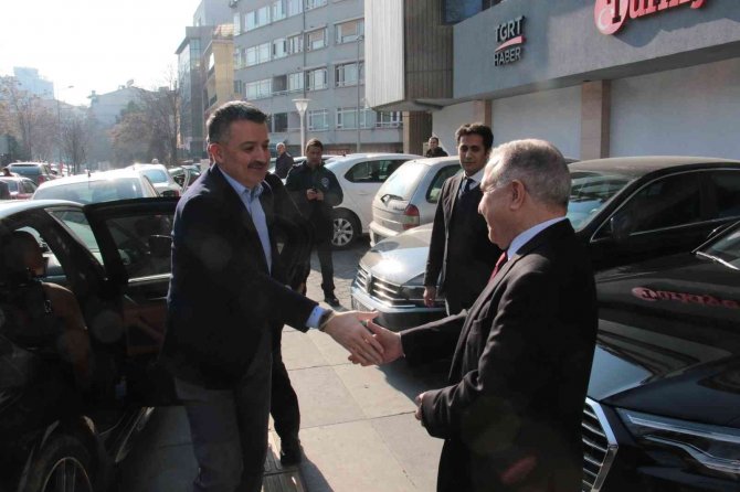 Eski Bakan Pakdemirli’den İ̇hlas Medya Grubu Temsilcisi Kahraman’a Ziyaret