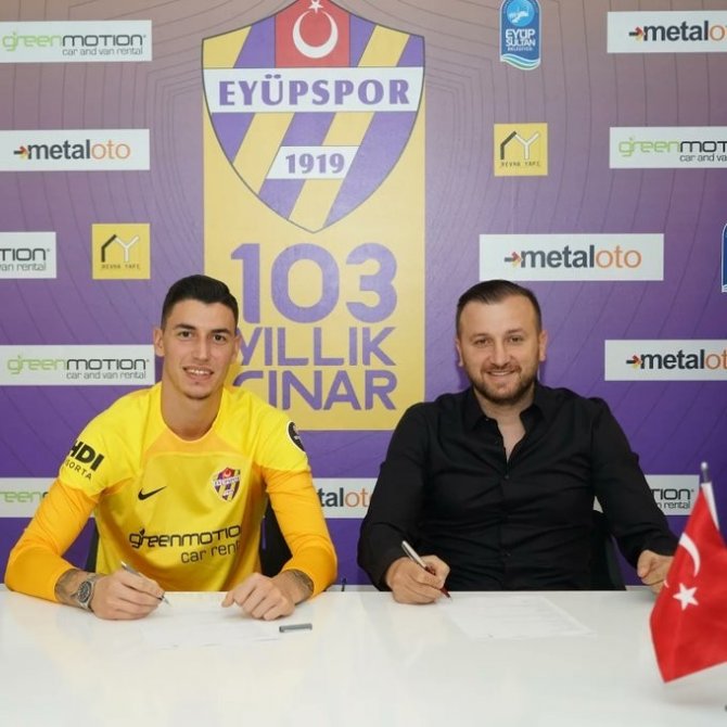 Berke Özer, Eyüpspor’a İmzayı Attı, Ümraniyespor’a Kiralandı