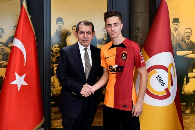 Galatasaray, Özgür Baran Aksaka’nın Sözleşmesini 2026’ya Kadar Uzattı