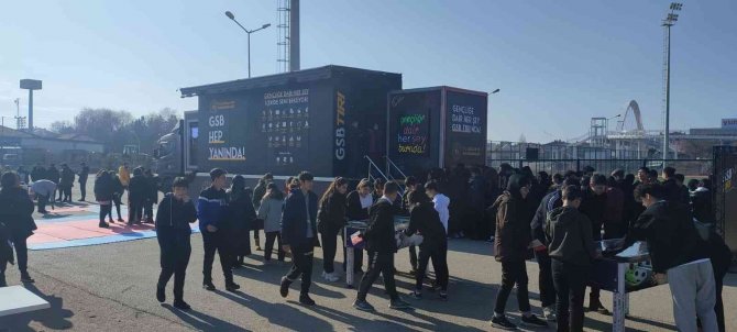Gençlik Ve Spor Bakanlığı’nın Tırı Gölbaşı’nda Gençlerle Buluştu