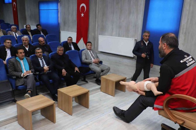 Hakkari’de Muhtarlar "Aile Okulu"nda