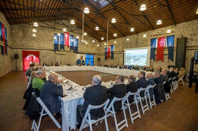 Yıkılan Belediye Binası İçin Karar Toplantısı