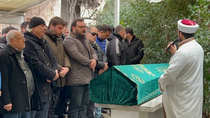 38 Yaşında Kalbine Yenik Düşen Antikacı, Üsküdar’da Toprağa Verildi