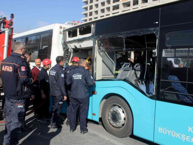 Kayseri’de Halk Otobüsleri Çarpıştı, Can Pazarı Yaşandı: 29 Yaralı