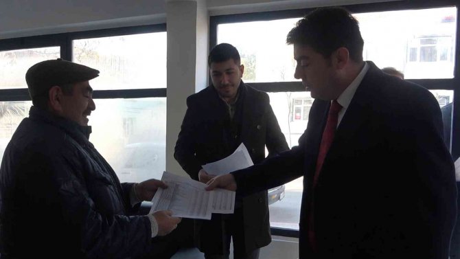 Gelir Gider Bütçesi Dökümünü Vatandaşa Dağıtan Belediye Başkanı: "Şeffaf Belediyecilikle Türkiye Birincisi Olduk"