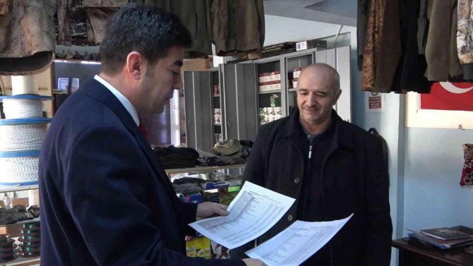 Gelir Gider Bütçesi Dökümünü Vatandaşa Dağıtan Belediye Başkanı: "Şeffaf Belediyecilikle Türkiye Birincisi Olduk"