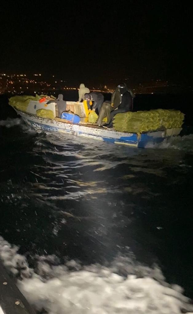 Kaçak Midye Avcısı Deniz Polisi Tarafından Suçüstü Yakalandı