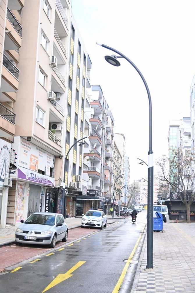 Manisa’nın Prestij Caddeleri Esnafın Konforunu Arttırdı