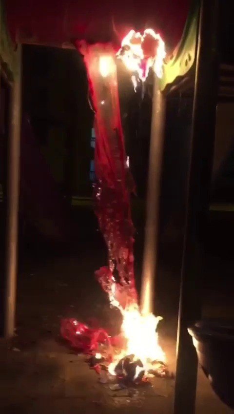 Oyun Parkını Ateşe Verdiler