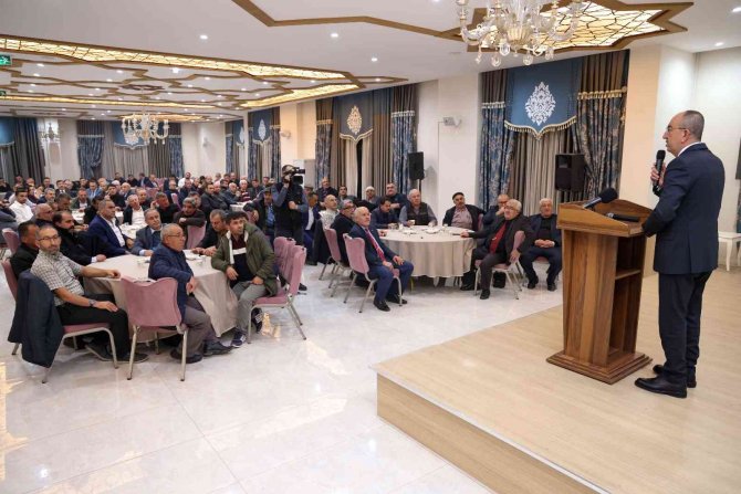 Mustafa Kavuş: “Biz Muhtarlarımızla Aynı Hedefe Koşan Büyük Bir Aileyiz”