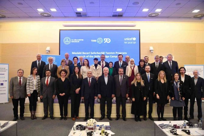 Bakan Özer’den Mesleki Eğitimin ‘Çocuk İşçiliği’ Şeklinde Algılanmasına Tepki