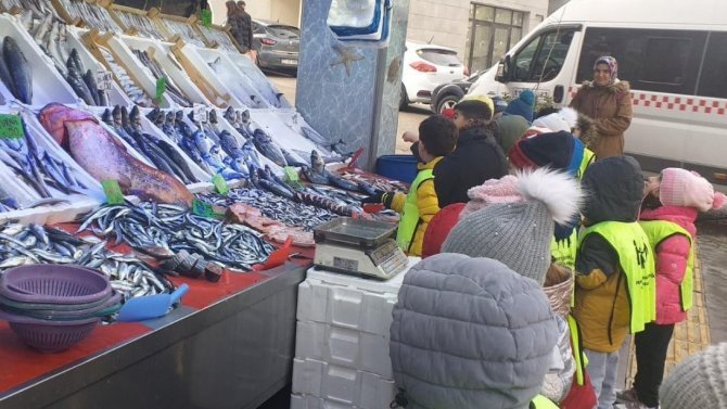 Minik Öğrencilerden Esnaf Ziyareti