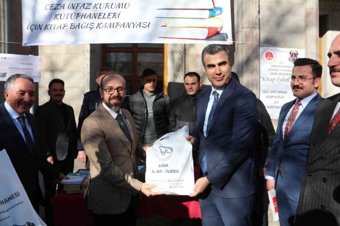 Müftülükten Cezaevlerine Kitap Desteği