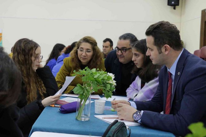 Muğla Sokakları Okur-gezer Projesi İle Şenleniyor