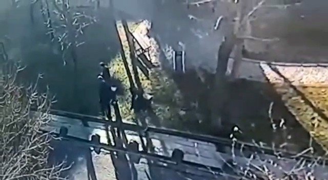Bahçelievler’de Hırsızlık İçin Keşif Yapan 3 Şahıs Kamerada