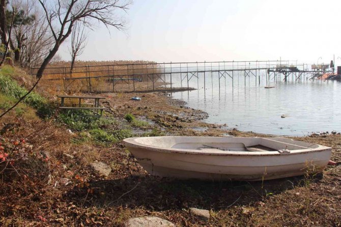 Sapanca Gölü Alarm Veriyor, Su 40 Metre Çekildi