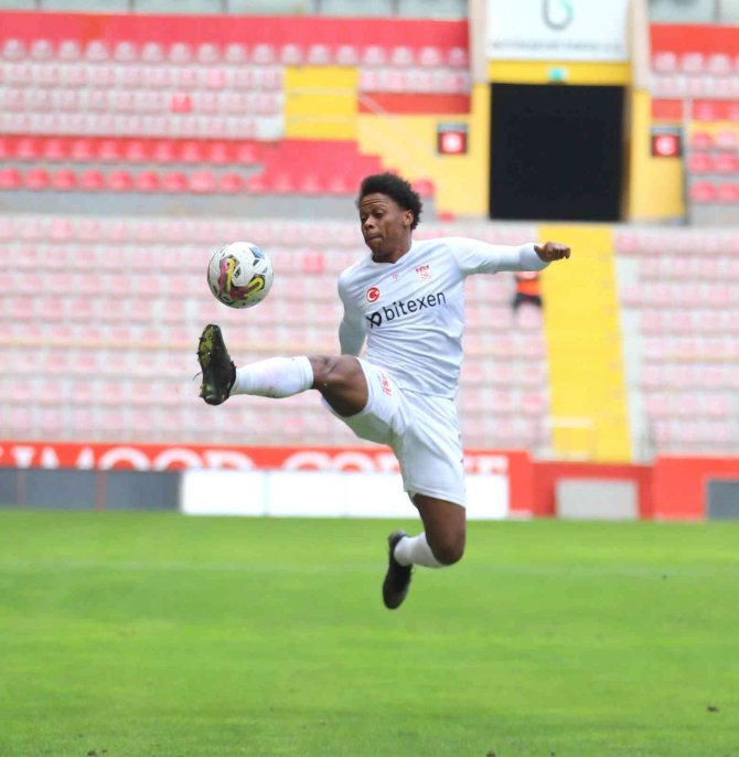 Clinton N’jie Gol Sayısını 3’e Yükseltti