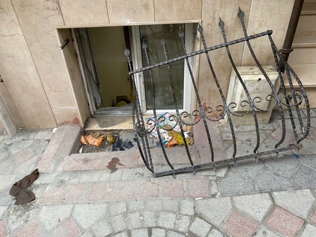 Çocuklarını Yalnız Bıraktığı Evde Yangın Çıktığını Gören Anne Sinir Krizi Geçirdi