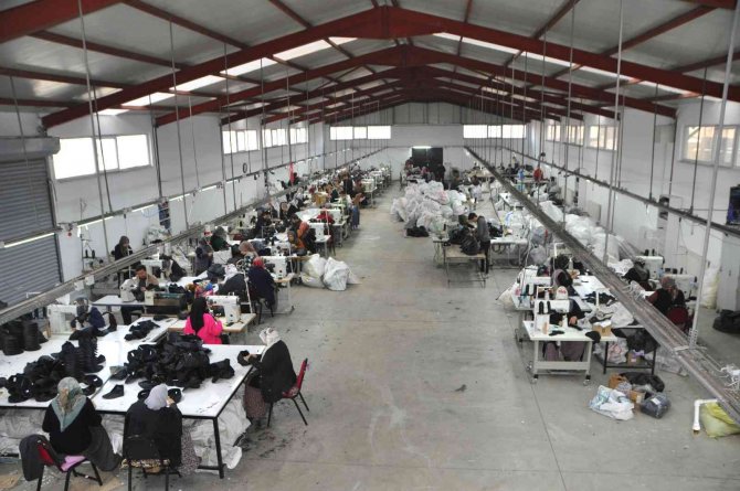 Beldeye Atölye Açıldı, Ev Hanımları İş İmkanına Kavuştu