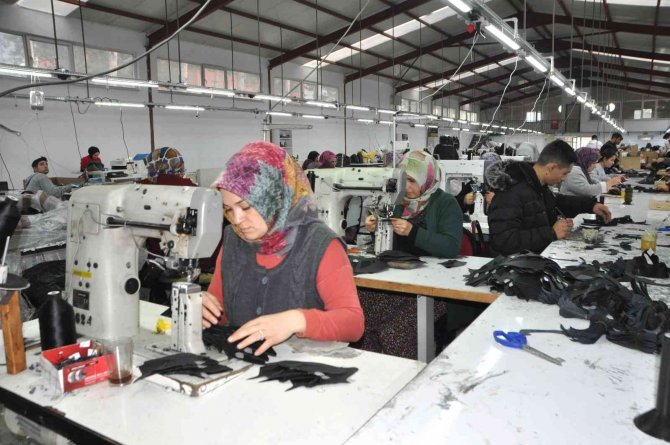 Beldeye Atölye Açıldı, Ev Hanımları İş İmkanına Kavuştu