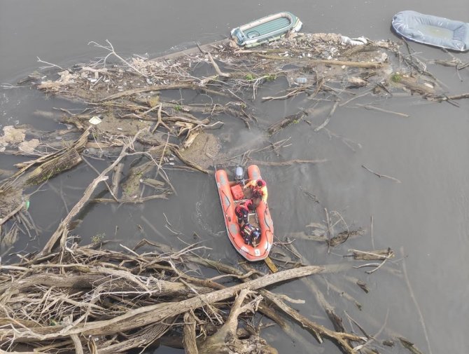 Türk-yunan Sınır Kapıları Arasındaki Köprü Ayaklarında Temizlik Yapıldı