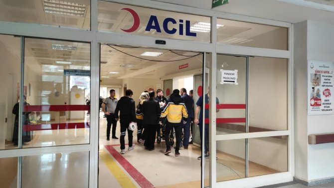 Siirt’te Traktör Uçurama Yuvarlandı, Sürücü Ağır Yaralandı