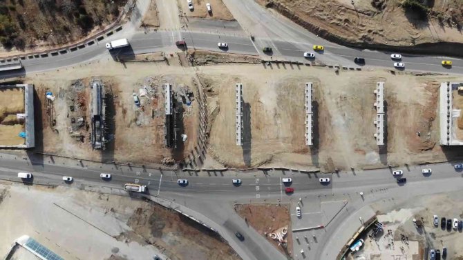 43 İlin Geçiş Güzergahında Trafik Problemi Çözülüyor: İ̇nşaatı Bu Yıl Tamamlanıyor