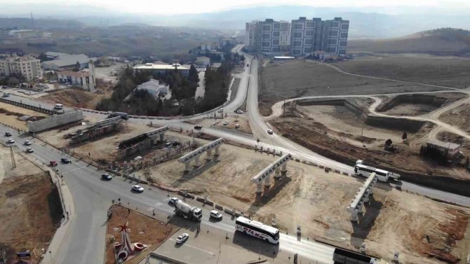 43 İlin Geçiş Güzergahında Trafik Problemi Çözülüyor: İ̇nşaatı Bu Yıl Tamamlanıyor