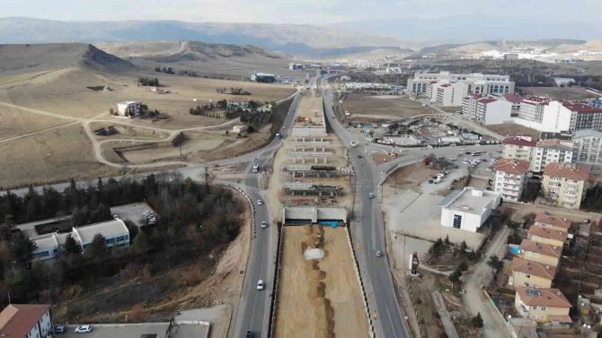 43 İlin Geçiş Güzergahında Trafik Problemi Çözülüyor: İ̇nşaatı Bu Yıl Tamamlanıyor