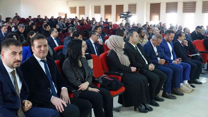 Erciş’te Başarılı Öğretmenlere Taltif Belgesi Verildi