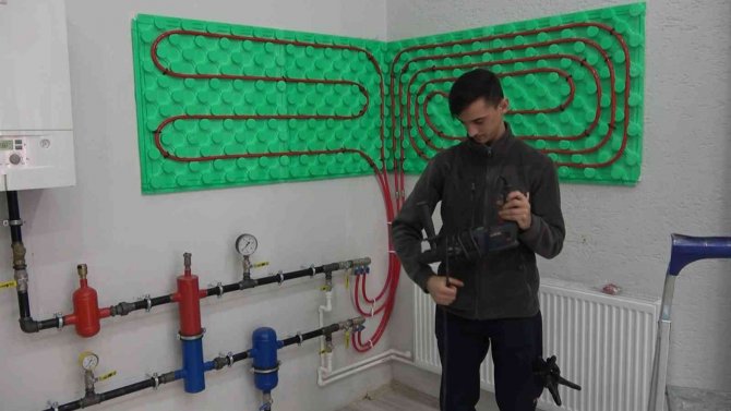 Okulu Bırakan Gençler Hem Meslek Hem Diploma Sahibi Oluyor