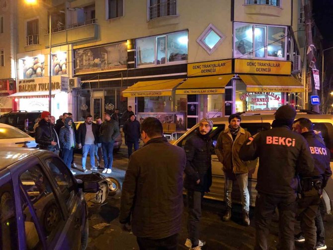Arabanın Ters Yönden Çıkan Motosikletliye Çarpıp Fırlattığı Anlar Kameraya Yansıdı