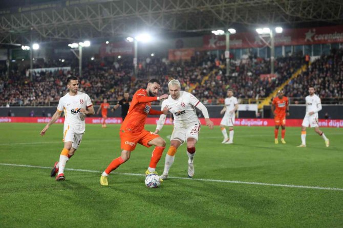 Ziraat Türkiye Kupası: Alanyaspor: 0 - Galatasaray: 2 (İ̇lk Yarı)